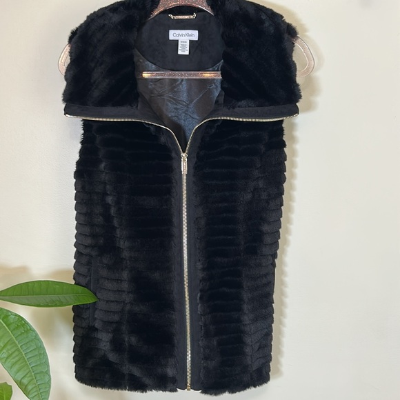Calvin Klein Faux Fur Vest, M - Picture 8 of 9